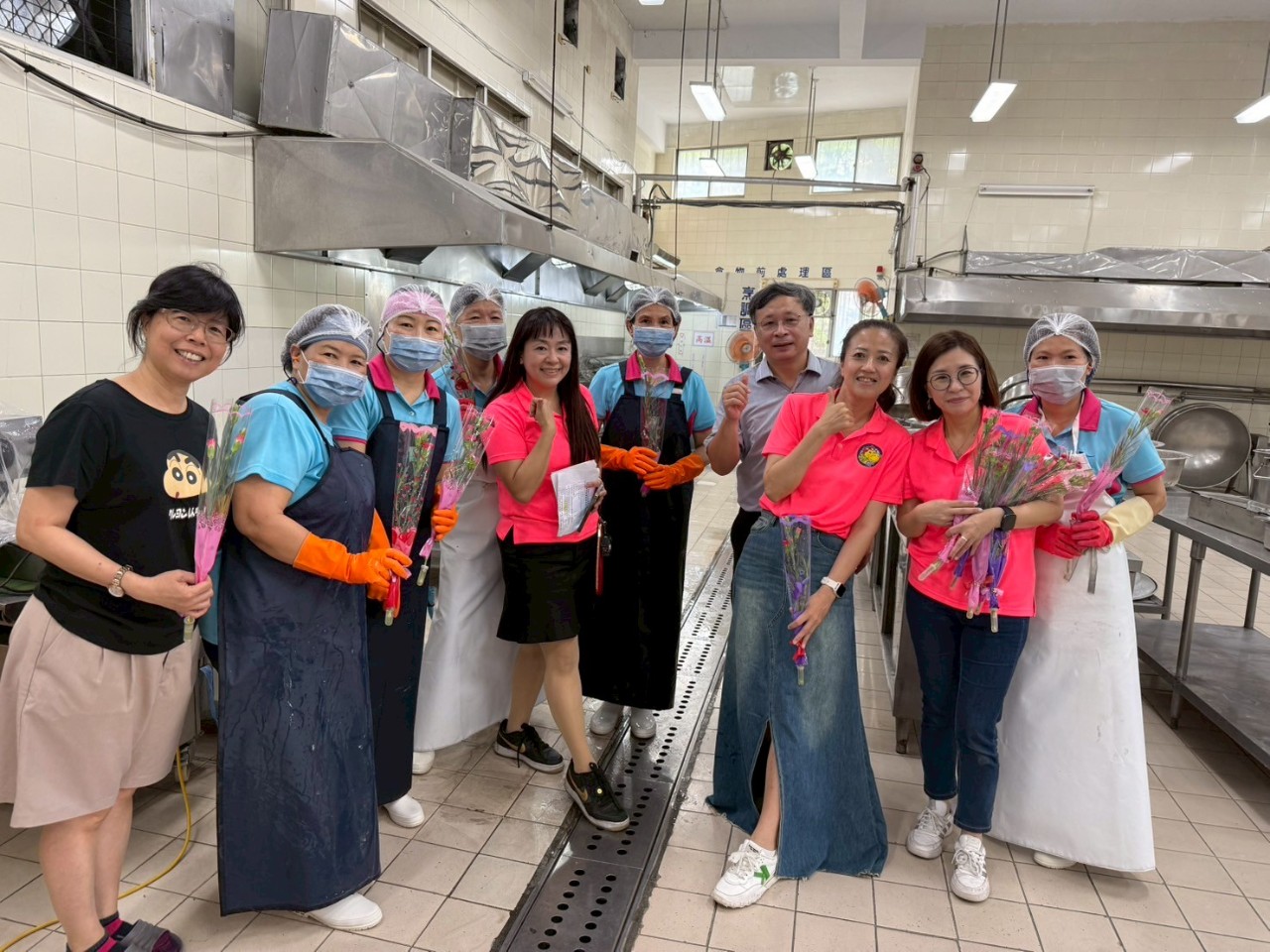 114年度家長會致贈教師康乃馨活動
